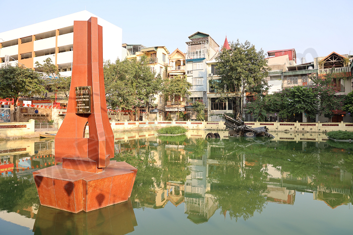 Huu Tiep Lake in Hanoi