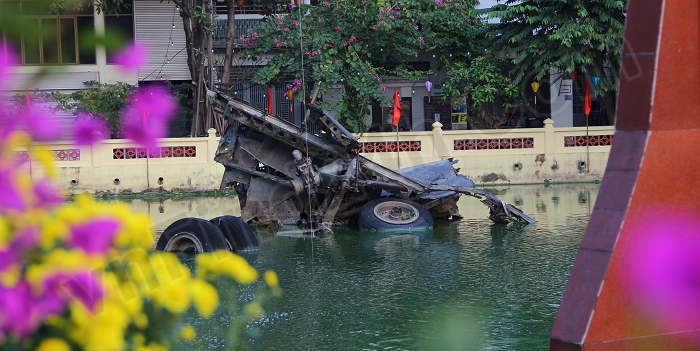 Huu Tiep Lake with B52 fly